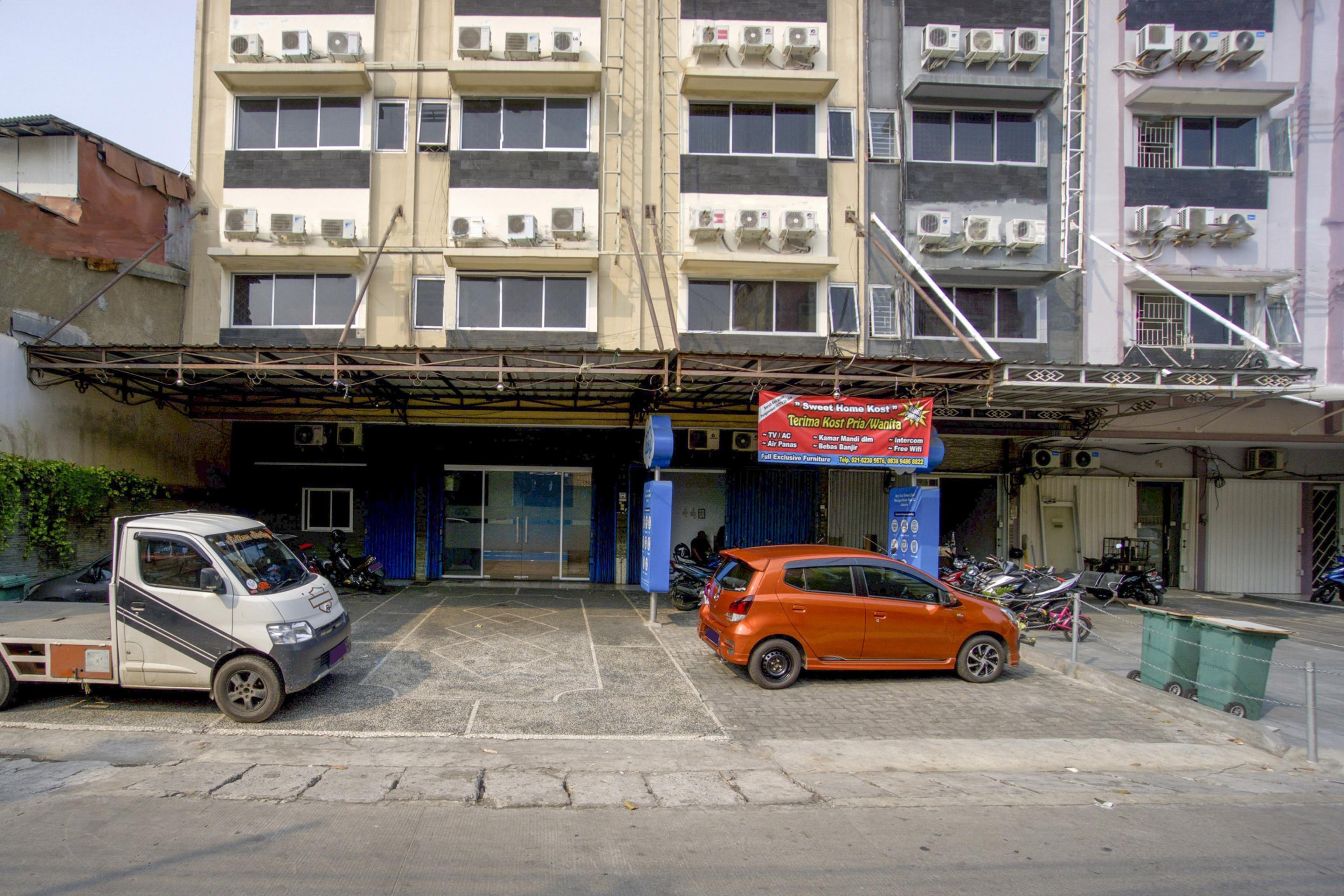 Oyo 3754 Prosperity Mansion Hotel Jakarta Exterior photo